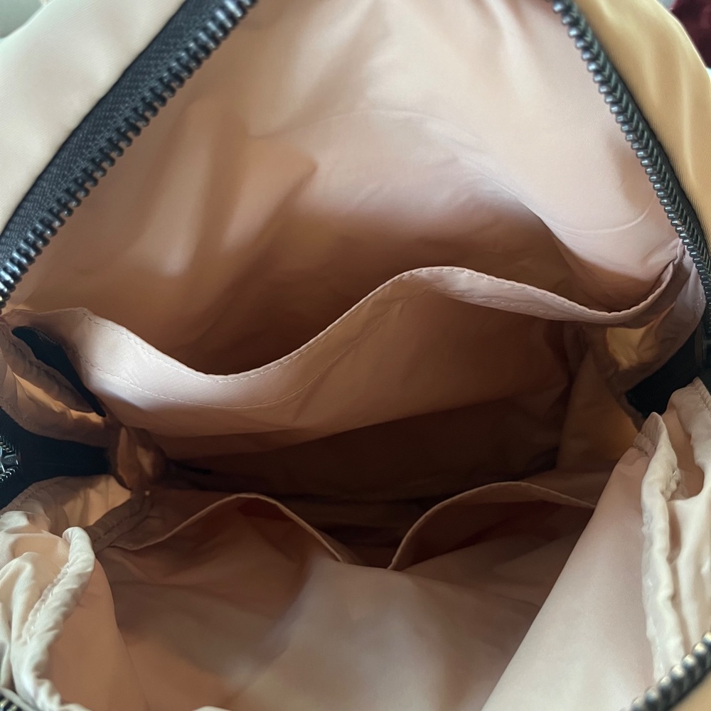 Crumpler Backpack - Picture 3 of 3